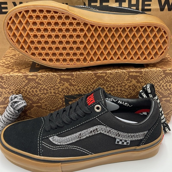Vans WMNS Skate Old Skool Hockey Skateboards Black/ VN0A5FCB18J
Sneakers - Picture 3 of 16